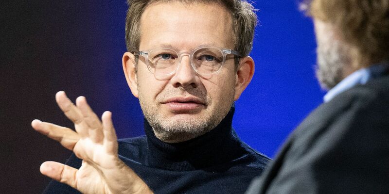 Florian Illies geht mit Caspar David Friedrich auf eine Reise durch die Zeit. - Foto: Hannes P. Albert/dpa
