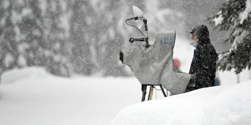 Am Wochenende beginnen für die Wintersport-Fans die Tage mit stundenlangen Live-Übertragungen. - Foto: Sven Hoppe/dpa