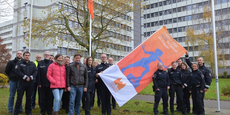 POL-HL: Polizeidirektion Lübeck / Beginn der Orange Days - die Polizei sagt: Nein zu Gewalt gegen Frauen - Foto: presseportal.de