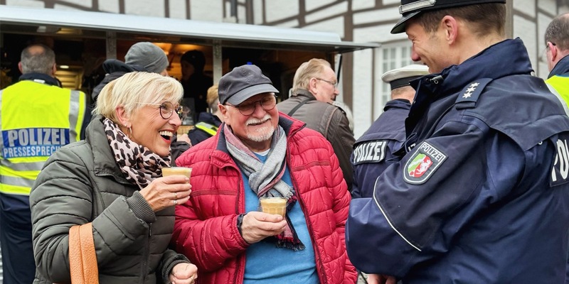 POL-UN: Werne - Ungefiltert auf einen Kaffee mit der Polizei: Gemeinsamer Dialog in Werne ein voller Erfolg - Foto: presseportal.de