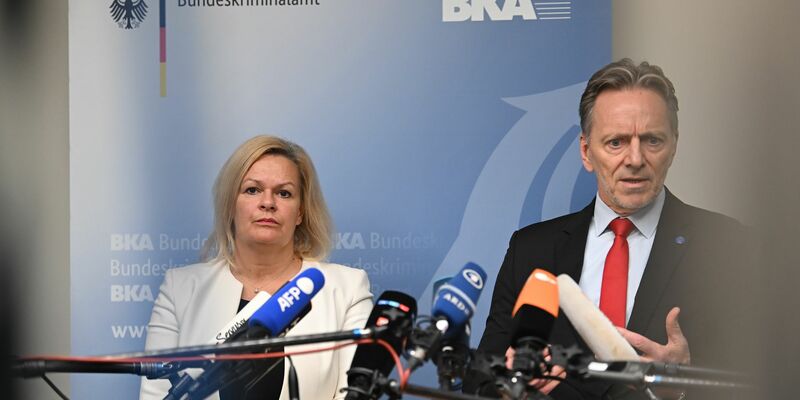 «Wir bekämpfen diese widerwärtige Terrorpropaganda», sagt Innenministerin Nancy Faeser. - Foto: Britta Pedersen/dpa