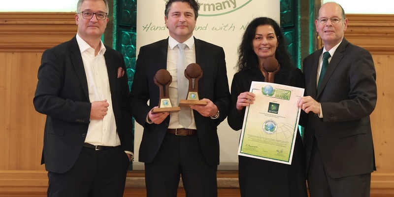 NORMA dreifach ausgezeichnet: GREEN BRANDS-Gütesiegel für BIO SONNE, SODA SURF und Unternehmenszentrale verliehen / Prämierung für Nachhaltigkeits-Offensive im November - Foto: presseportal.de
