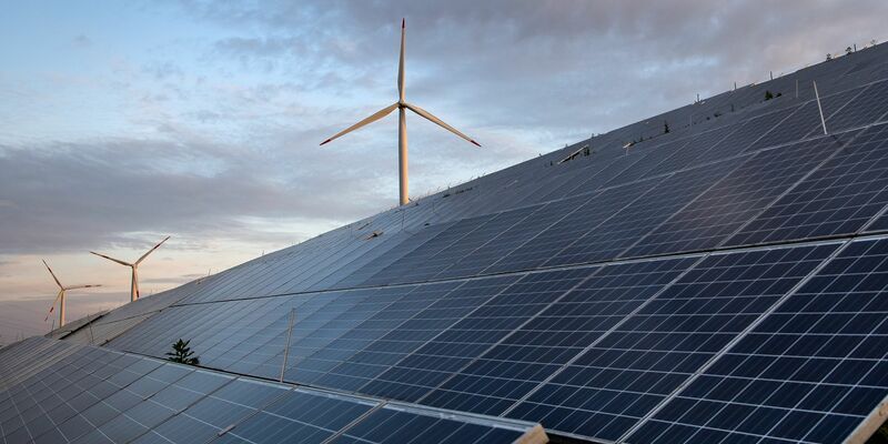 Solarenergie deckte im vergangenen Jahr rund 14 Prozent des bundesweiten Stromverbrauchs. (Archivbild) - Foto: Sina Schuldt/dpa