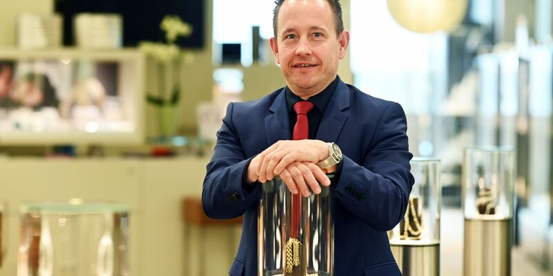 «Seit dem 7. Oktober ist in Middle East alles auf Hold gesetzt», sagt der Hauptgeschäftsführer des Bundesverbands Schmuck, Uhren, Silberwaren und verwandte Industrien, Guido Grohmann. - Foto: Uli Deck/dpa