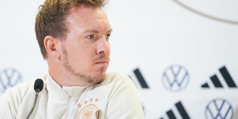 Schaut mit Spannung auf Deutschlands mögliche Gruppengegner: Bundestrainer Julian Nagelsmann. - Foto: Eva Manhart/APA/dpa