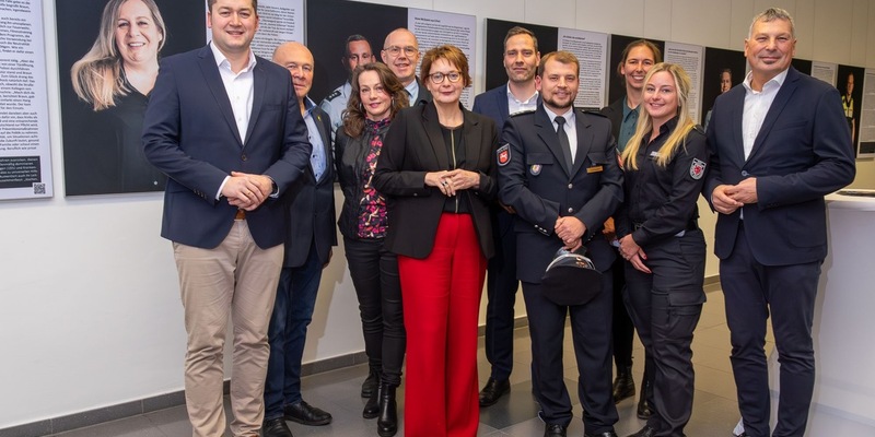 POL-BS: Der Mensch dahinter: Ausstellung in der Stadtbibliothek - Foto: presseportal.de