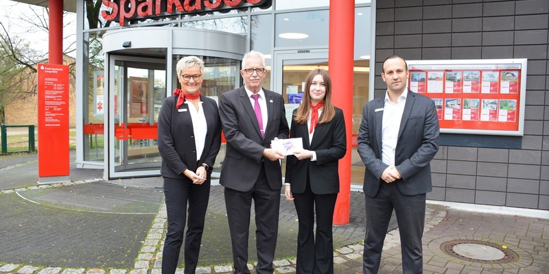 POL-ME: Dank an die Bank: Betrug verhindert - Landrat lobt aufmerksame Auszubildende - Langenfeld - 2311070 - Foto: presseportal.de