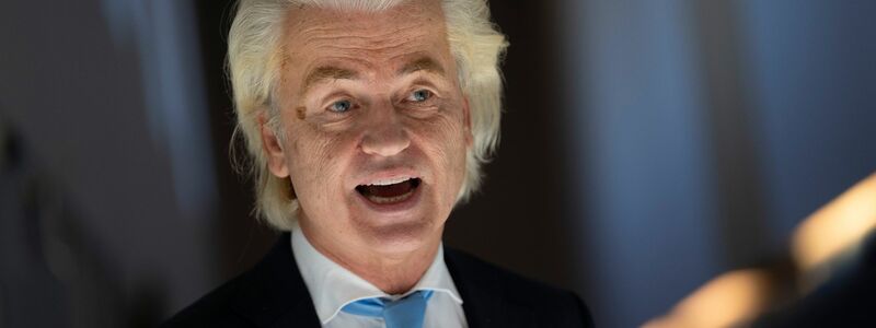 PVV-Chef Geert Wilders wird nach Bekanntgabe der Wahlprognose in Den Haag von Anhängern gefeiert. - Foto: Peter Dejong/AP/dpa