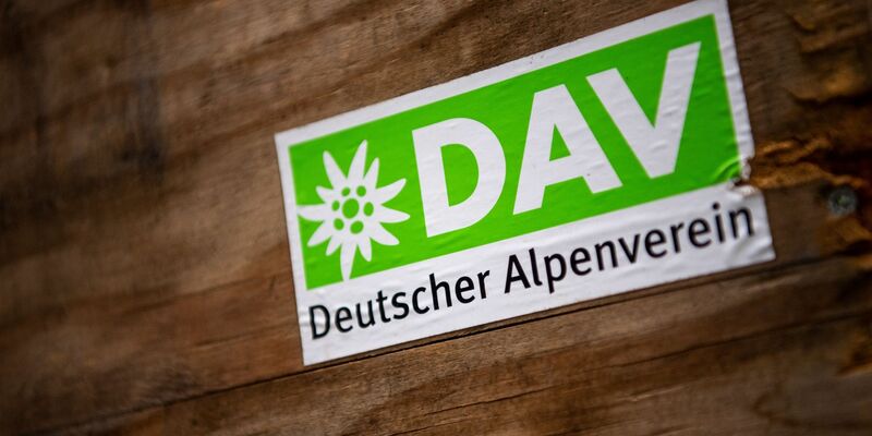 Der Deutsche Alpenverein (DAV) hat erstmals eine umfassende CO2-Bilanz all seiner Aktivitäten vorgelegt. - Foto: Lino Mirgeler/dpa