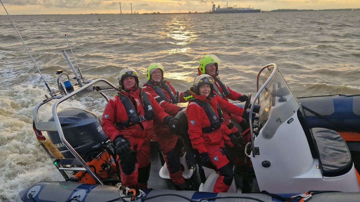 POL-OLD: +++ Innenministerin Daniela Behrens zu Gast beim Training der Wasserschutzpolizei in Wilhelmshaven + Auch Polizeipräsident Johann Kühme zeigt sich beeindruckt von den Fähigkeiten der Einsatzkräfte +++ - Foto: presseportal.de