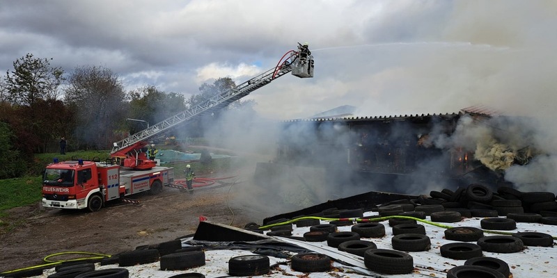 FW-RNK: Brand Stroh- und Heulager im Gewann Im Dobel - Foto: presseportal.de