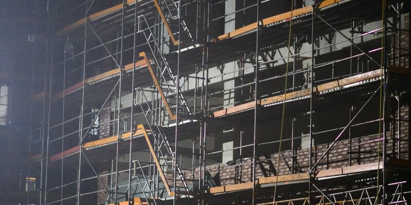 Die Baubranche setzt auf bessere Zeiten mit dem Milliardenpaket des Bundes (Archivbild) - Foto: Julian Stratenschulte/dpa