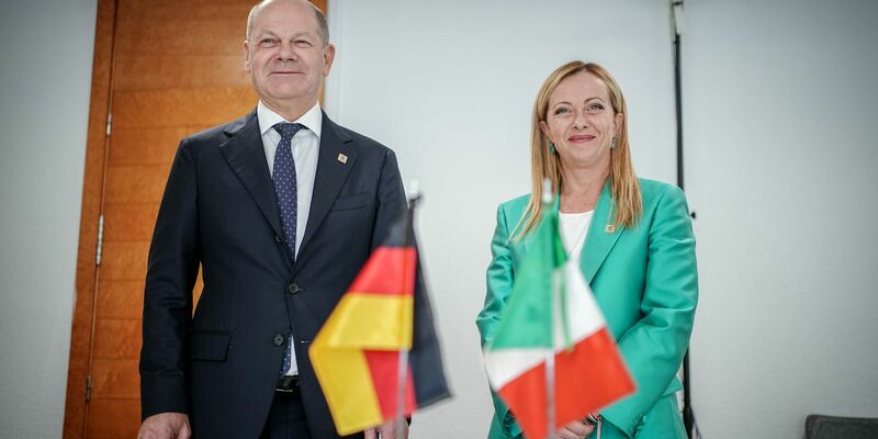 Bundeskanzler Olaf Scholz empfängt die italienische Ministerpräsidentin Giorgia Meloni in Berlin. - Foto: Kay Nietfeld/dpa