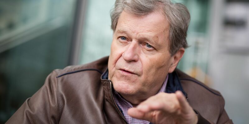 Norbert Haug war von 1990 bis Ende 2012 Motorsportchef von Mercedes. - Foto: Christoph Schmidt/dpa