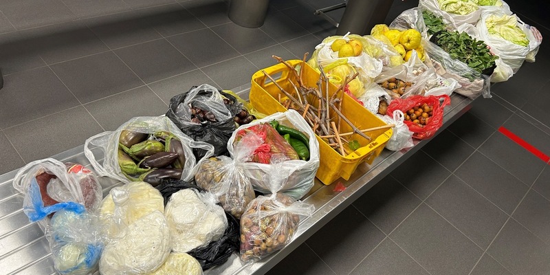 HZA-SB: Verbotene Lebensmittel im Reisegepäck/Rund 50 Kilogramm aus dem Verkehr gezogen - Foto: presseportal.de