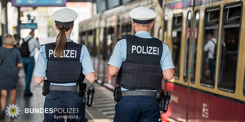 Bundespolizeidirektion München: Exhibitionistische Handlung in Regionalbahn / Streit in der Toilettenanlage - Foto: presseportal.de