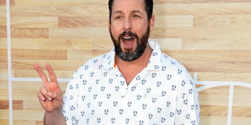 US-Schauspieler Adam Sandler hat zwei Töchter mit seiner Frau Jackie. - Foto: Chris Pizzello/Invision/AP/dpa