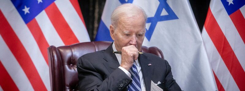 US-Präsident Joe Biden macht eine Pause während eines Treffens mit dem israelischen Premierminister Netanjahu. - Foto: Miriam Alster/AP/dpa