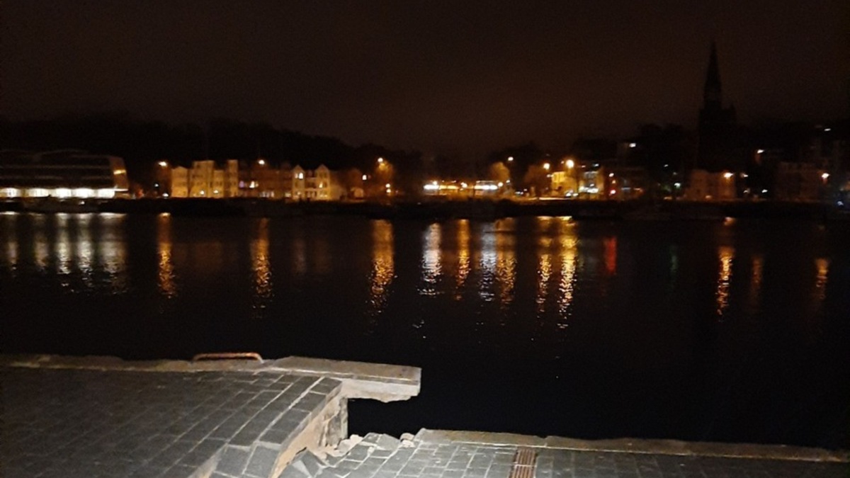 POL-FL: Hafenkante abgesackt, Bereich weiträumig gesperrt - Foto: presseportal.de