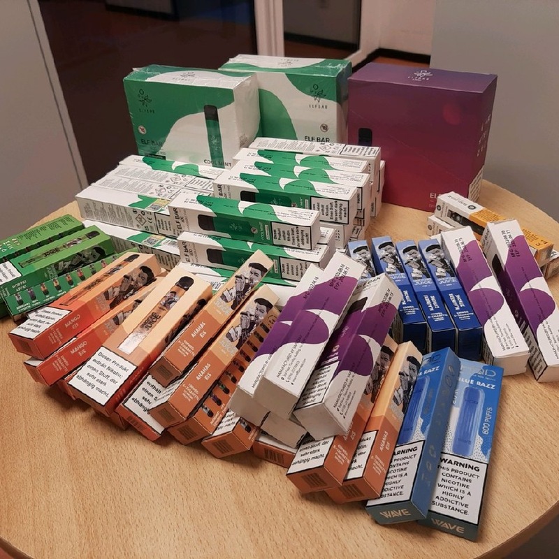 POL-OS: Osnabrück: Polizei durchsucht Kiosk - Illegale Vapes und Feuerwerkskörper beschlagnahmt - Foto: presseportal.de