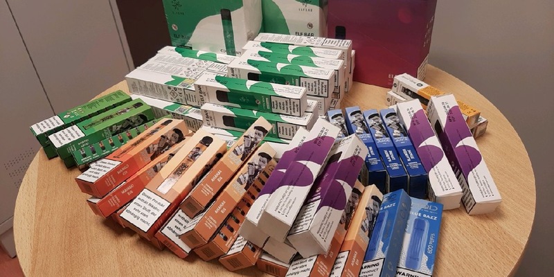 POL-OS: Osnabrück: Polizei durchsucht Kiosk - Illegale Vapes und Feuerwerkskörper beschlagnahmt - Foto: presseportal.de
