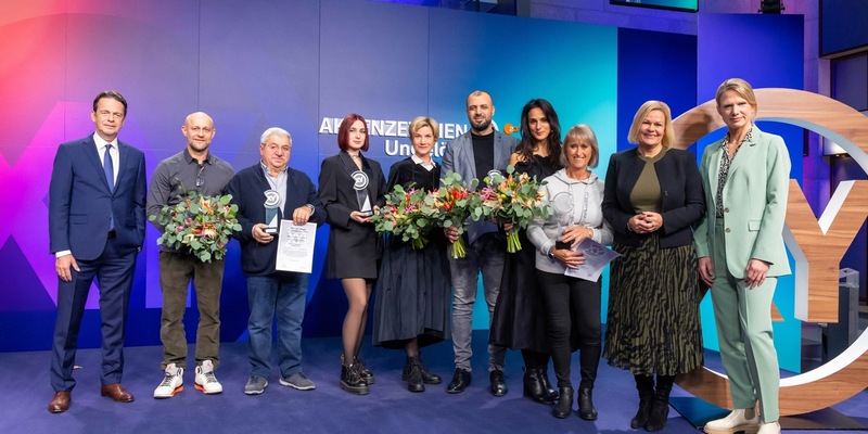 XY-Preis für Zivilcourage: Bundesinnenministerin Nancy Faeser ehrt vier Menschen für ihr mutiges Handeln - Foto: presseportal.de