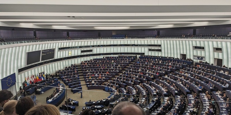 Europäisches Parlament verbessert Regeln zur Recyclingfähigkeit von Verpackungen, geht gleichzeitig aber einen riskanten Kompromiss zum Rezyklatgehalt ein - Foto: presseportal.de