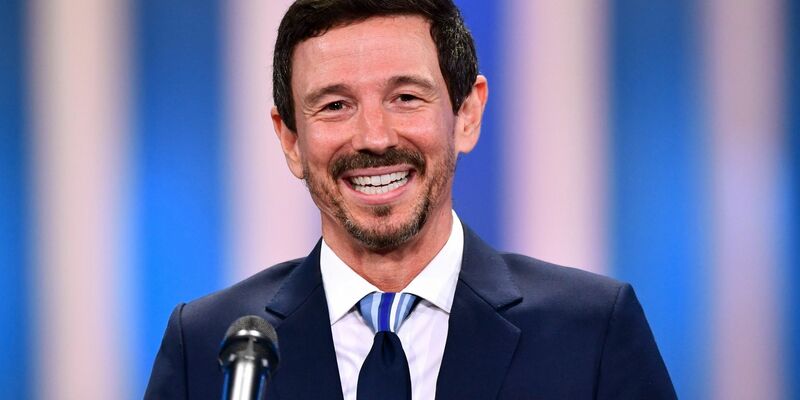 Oliver Berben bei der Verleihung des Deutschen Fernsehpreis 2022. - Foto: Marius Becker/dpa