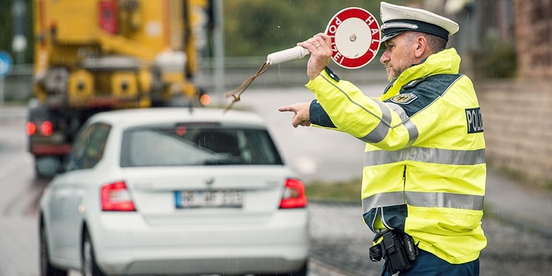 Bundespolizeidirektion München: Buskontrolle zieht zahlreiche Anzeigen nach sich/ Bundespolizei beendet Reise von sechs Migranten - Foto: presseportal.de