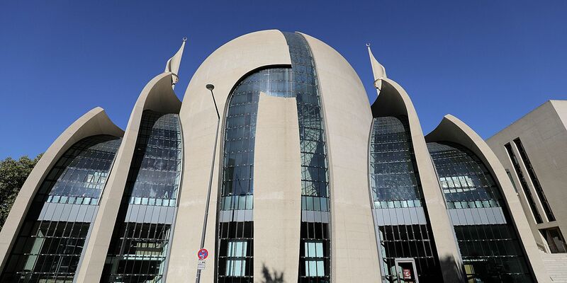 Blick auf die Ditib-Zentralmoschee der Türkisch-Islamischen Union der Anstalt für Religion (Ditib). - Foto: Oliver Berg/dpa