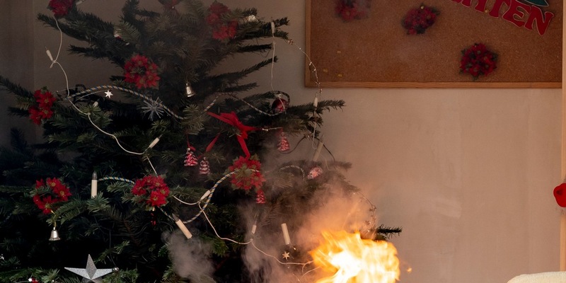 Unfallrisiko in der Adventszeit: Gut abgesichert das Fest genießen - Foto: presseportal.de