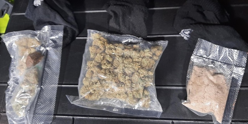 BPOL-BadBentheim: Drogenmix in der Unterhose / Berauschter Autofahrer schmuggelte Socken voller Drogen im Intimbereich - Foto: presseportal.de