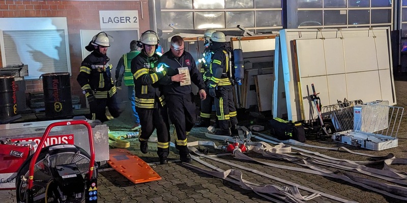 FFW Schwalmtal: Jahresabschlussübung der Freiwilligen Feuerwehr Schwalmtal - Foto: presseportal.de