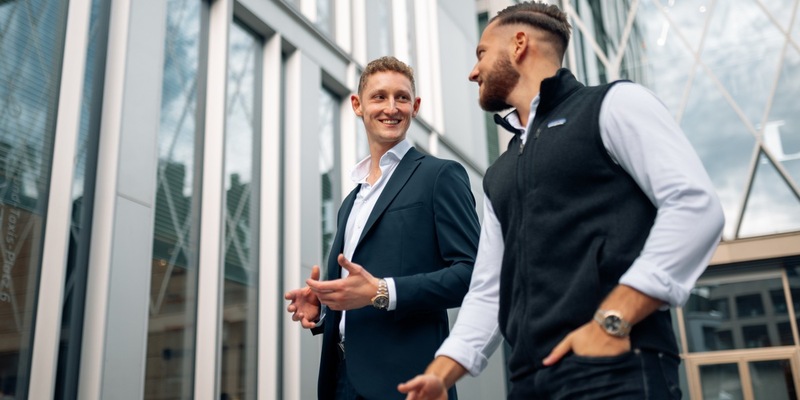 Auftragsknappheit in der Industrie: Julian Jehn und Johann Peters verraten, wie CNC-Unternehmen sich positionieren sollten, um auch weiterhin Kunden und Aufträge zu generieren - Foto: presseportal.de