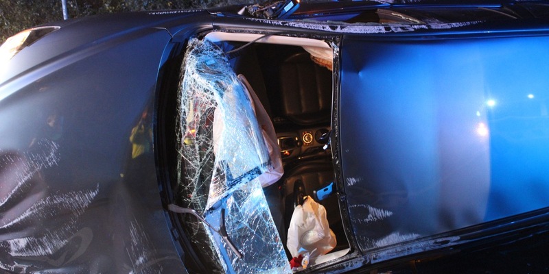 FW-GL: Pkw bei Verkehrsunfall in Gronau mehrfach überschlagen - gemeinsame Pressemitteilung der Polizei Rhein-Berg und der Feuerwehr Bergisch Gladbach - Foto: presseportal.de