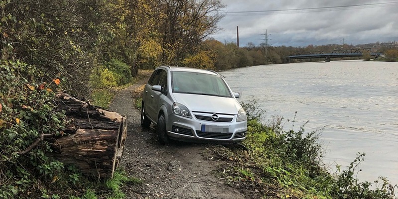 POL-BO: Kleinwagen auf Abwegen: Vom Fahrer fehlte jede Spur - Foto: presseportal.de