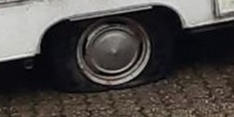 BPOL NRW: Alles fing mit einem Platten an - Bundespolizei zieht Wohnwagen aus dem Verkehr - diverse Kennzeichen und Fahrzeugpapiere waren zur Fahndung ausgeschrieben - Foto: presseportal.de