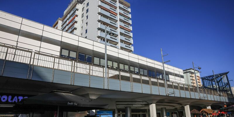 Kaufhaus-Gebäude in Leverkusen: Hier wollte die Modekette Aachener in Kürze eine Filiale eröffnen. Dieser Plan könnte nun überholt sein. - Foto: Oliver Berg/dpa