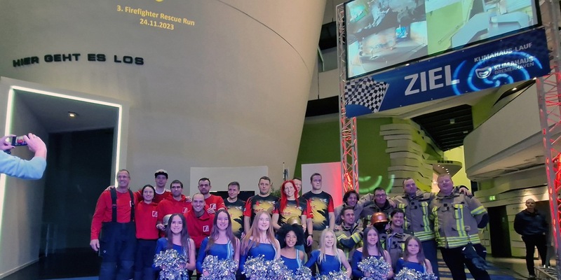 FW Bremerhaven: Bremerhavener Team auf dem Podium beim 3. Firefighter-Rescue-Run im Klimahaus Bremerhaven - Foto: presseportal.de