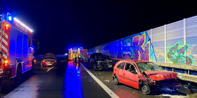 FW-MK: Verkehrsunfall mit 5 Verletzten auf der Autobahn - Foto: presseportal.de