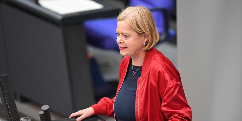 «Es ist dramatisch»: Gesine Lötzsch. - Foto: Kilian Genius/dpa