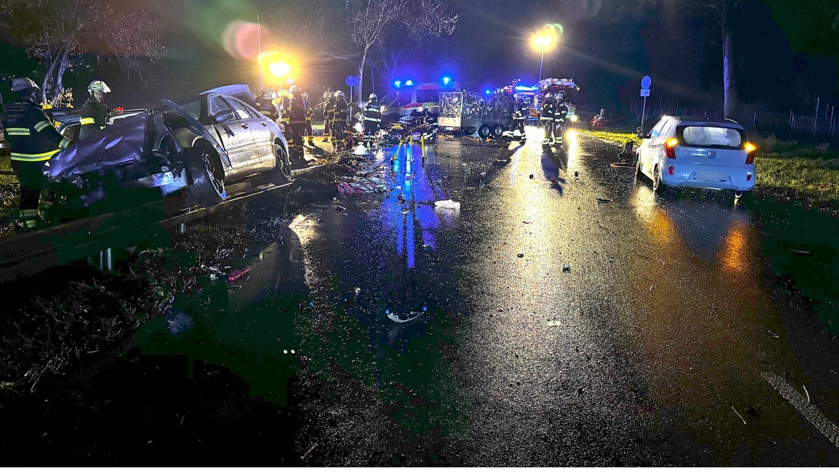 FW-M: Schwerer Verkehrsunfall (Fröttmaning) - Foto: presseportal.de