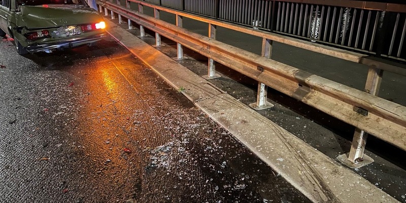 POL-PDTR: Zwei Unfälle auf der Konrad- Adenauer Brücke! Kaum zu glauben, dass im Winter die Straßen glatt sein können!! - Foto: presseportal.de