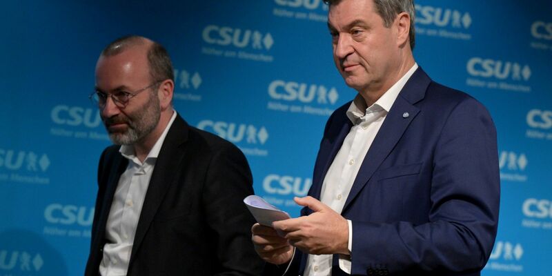 «CSU wird verteidigen, was die Gründerväter aufgebaut hätten»: Manfred Weber (l.) und Markus Söder. - Foto: Peter Kneffel/dpa