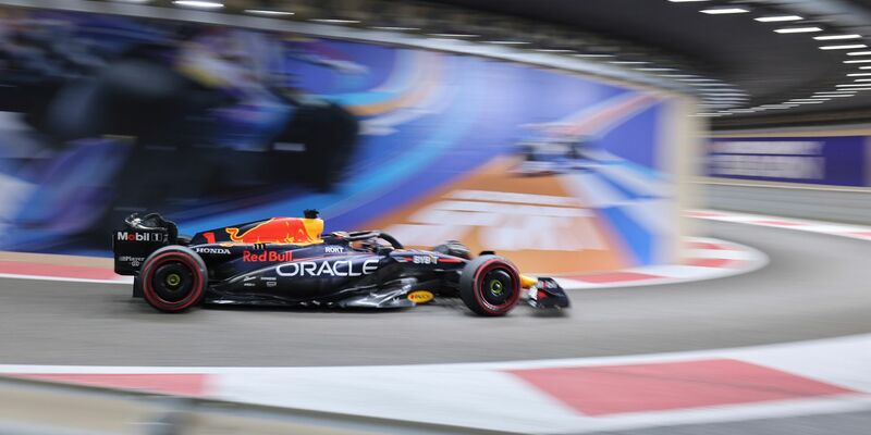 Startet in Abu Dhabi von Platz eins: Max Verstappen. - Foto: Ali Haider/Pool EPA/AP/dpa