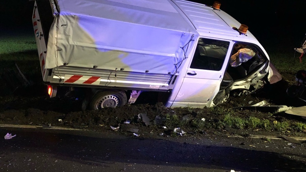 POL-RE: Dorsten: Pkw von der Fahrbahn abgekommen - Beifahrer lebensgefährlich verletzt - Foto: presseportal.de