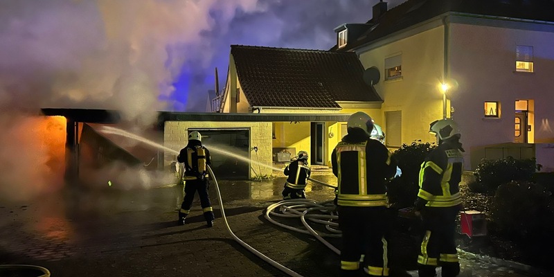 FW Kranenburg: Garagenbrand am Georgsweg - Foto: presseportal.de