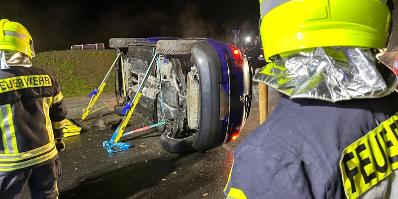 FW Flotwedel: Zwei technische Hilfeleistungen fordern die Feuerwehren der Samtgemeinde Flotwedel am Abend des 26. November 2023 - Foto: presseportal.de