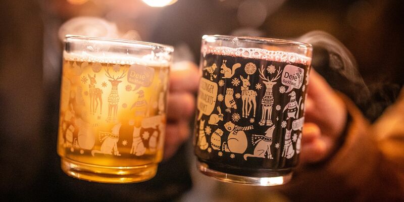 In zahlreichen deutschen Städten eröffnen heute die Weihnachtsmärkte. - Foto: Christoph Schmidt/dpa