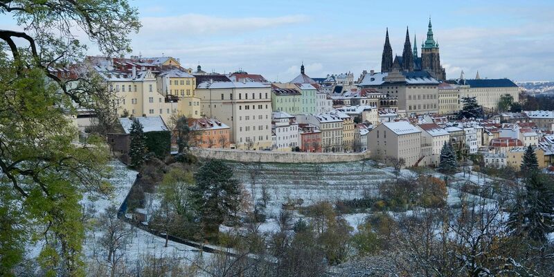 Blick auf Prag: In der Haupstadt werden Tausende Menschen zu einer Kundgebung erwartet. - Foto: Deng Yaomin/XinHua/dpa